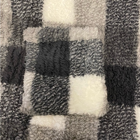 Berkshire OS Plaid Poncho NWOT - Picture 7 of 16